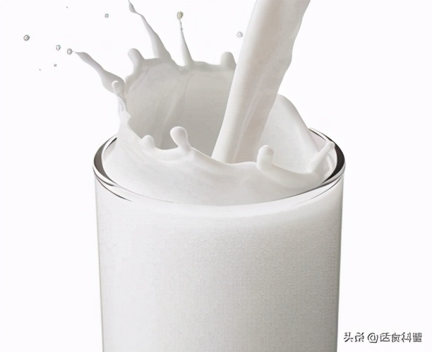 中老年高钙奶粉对老年人有哪些好处，能软化血管吗？