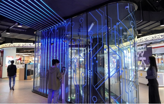 可以逛的未来：618打卡华东首家京东电器超级体验店