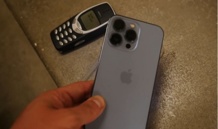 iPhone 13 Pro终极跌落测试：和Nokia 3310从20层楼梯摔下