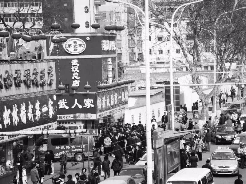 食之无肉，弃之有味，武汉人为什么喜欢“嘬”鸭脖？