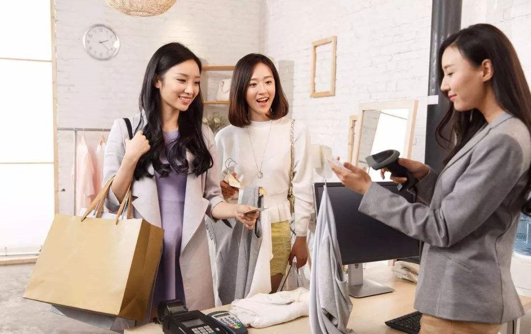 女装店买多少送多少，赚疯了，一年销售额高达300万