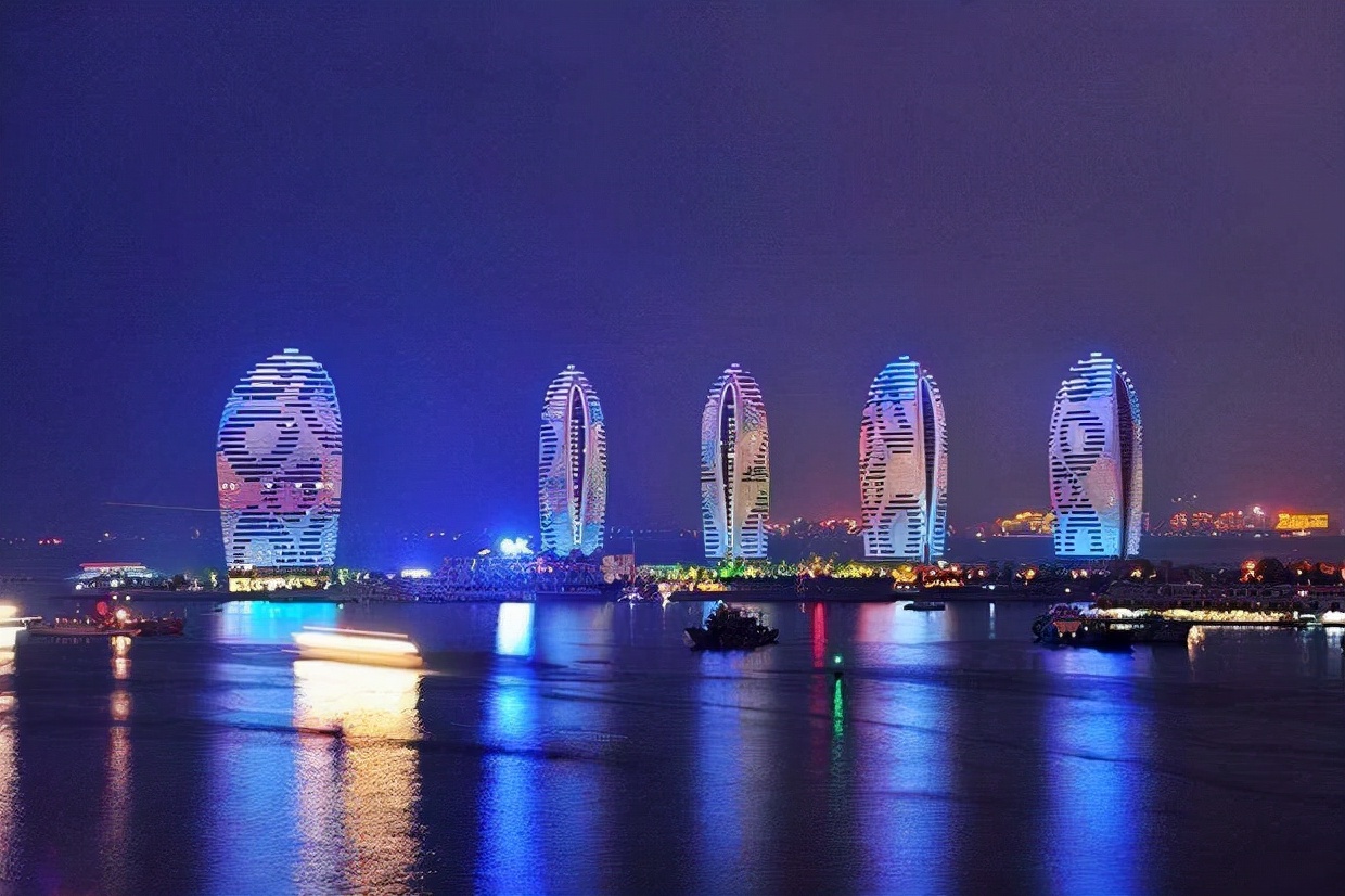 海南第一富豪：老师辞职创业，靠创业逆袭人生，身家102亿