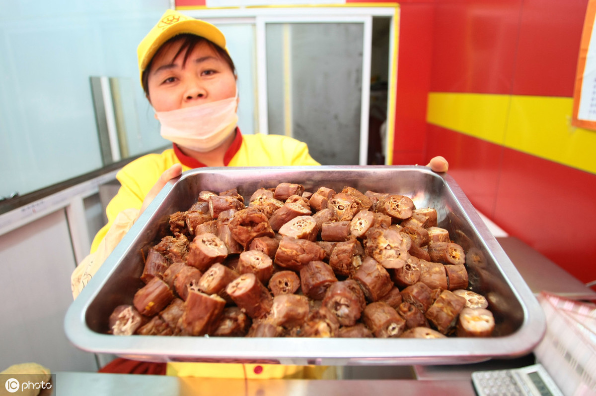 食之无肉，弃之有味，武汉人为什么喜欢“嘬”鸭脖？