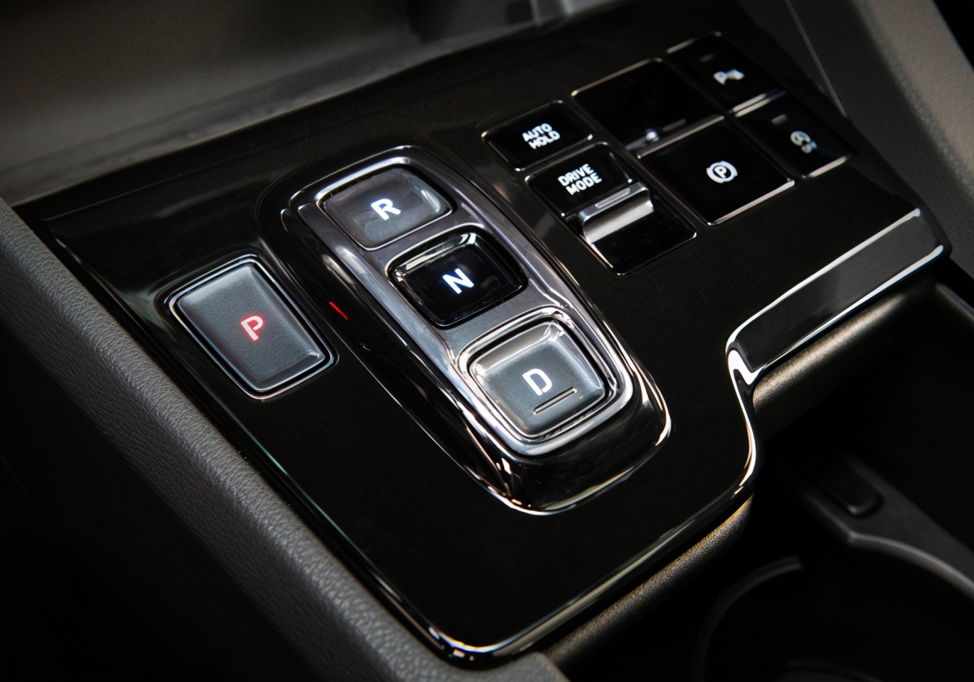 ix35走出V型反转，伊兰特月均破万，现代汽车是否该偷着乐？