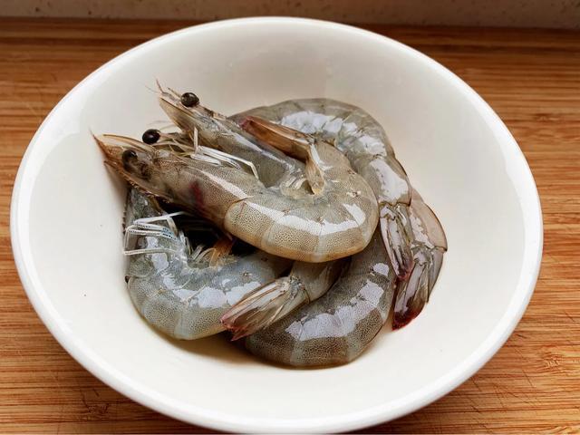 麻辣香锅在家做，有荤有素，麻辣鲜香，好吃还实惠