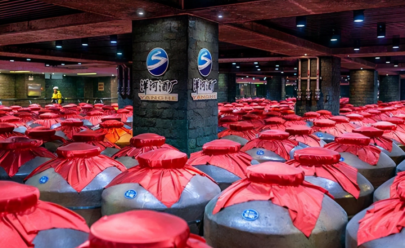 尴尬的江苏老名酒，曾与汾酒、五粮液齐名，如今在超市货架上积灰