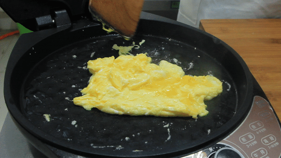 大厨详解锅贴做法，和面调馅都简单，在家就能做，外酥里嫩超好吃