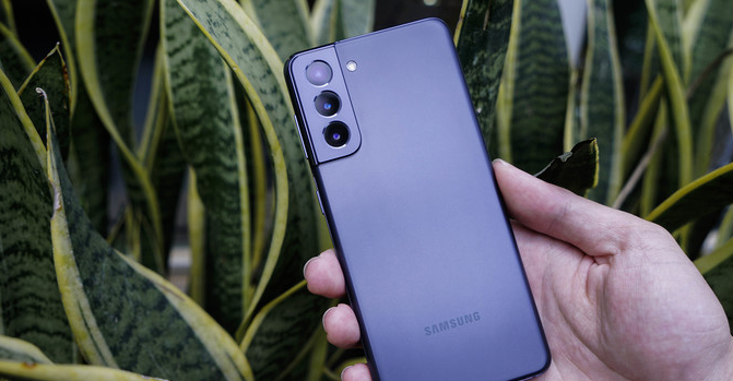 别等iPhone 13了！目前这4部智能手机就很值得选，好看又能打