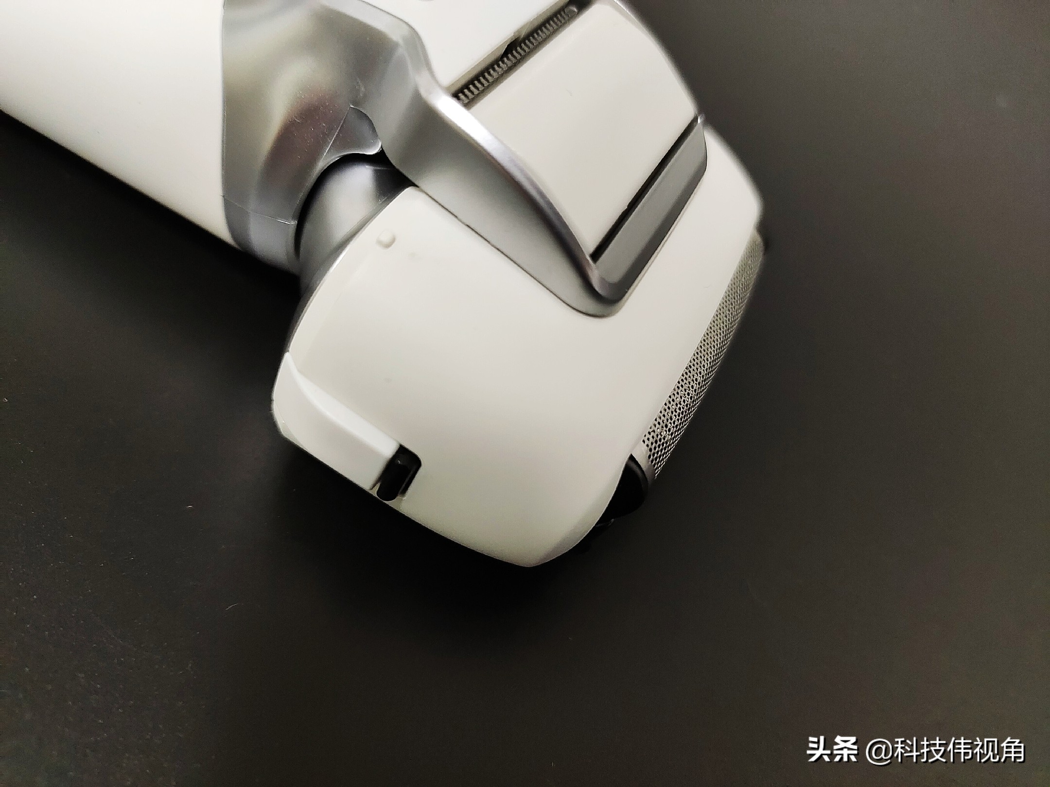 松下「小锤子」剃须刀评测：让你做回曾经那个精致的少年