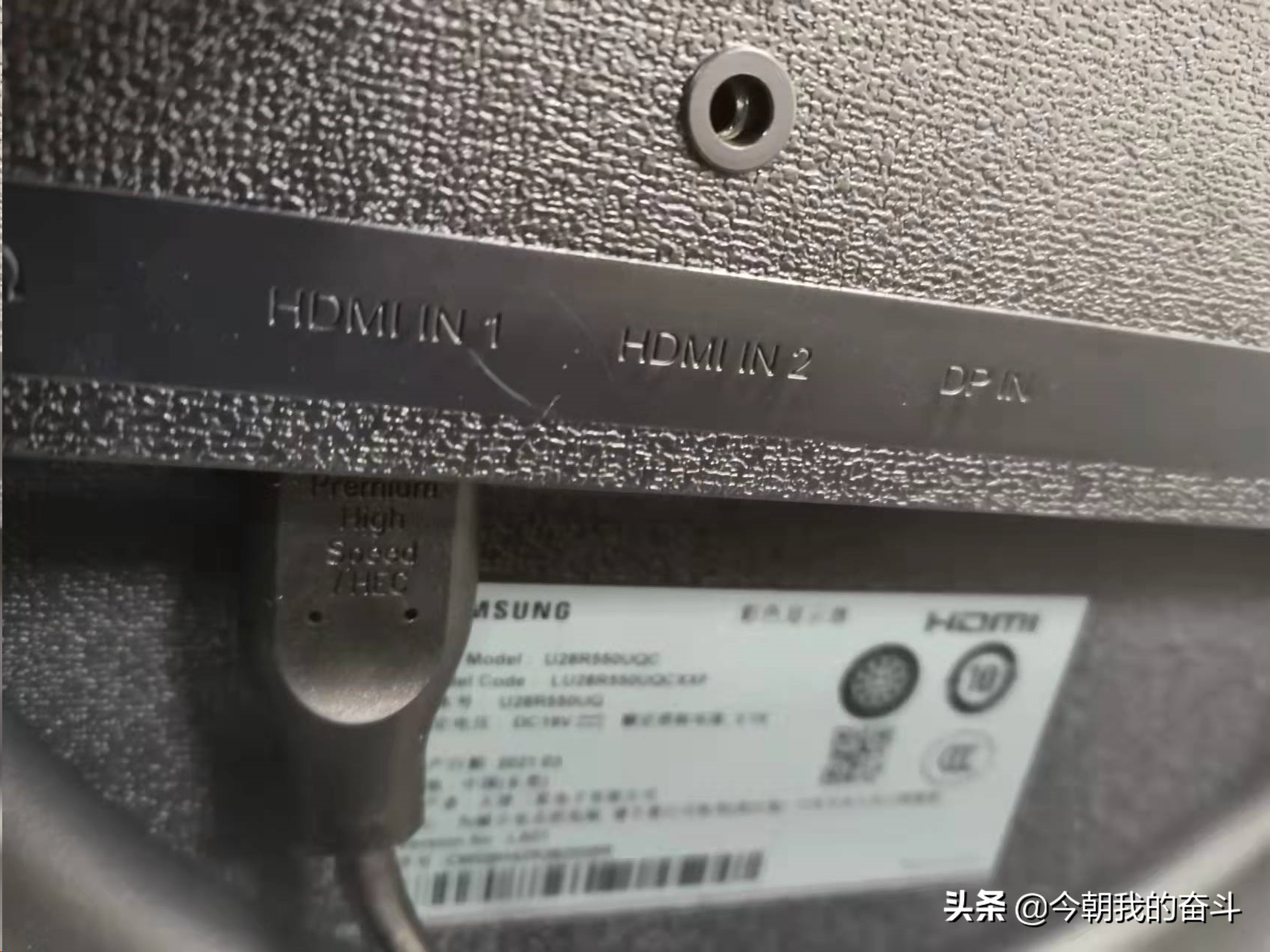 联想台式主机 同时连接 VGA和HDMI两个显示器