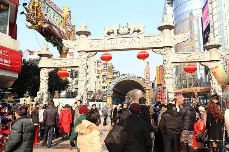 南京令人赞不绝口的美食街，被称“孩子们的天堂”，却不是夫子庙