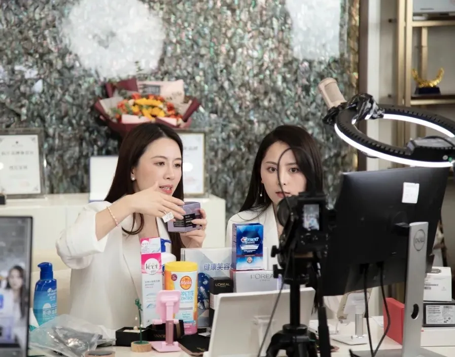 阮仕珍珠入驻，飞雀直播基地再增光华