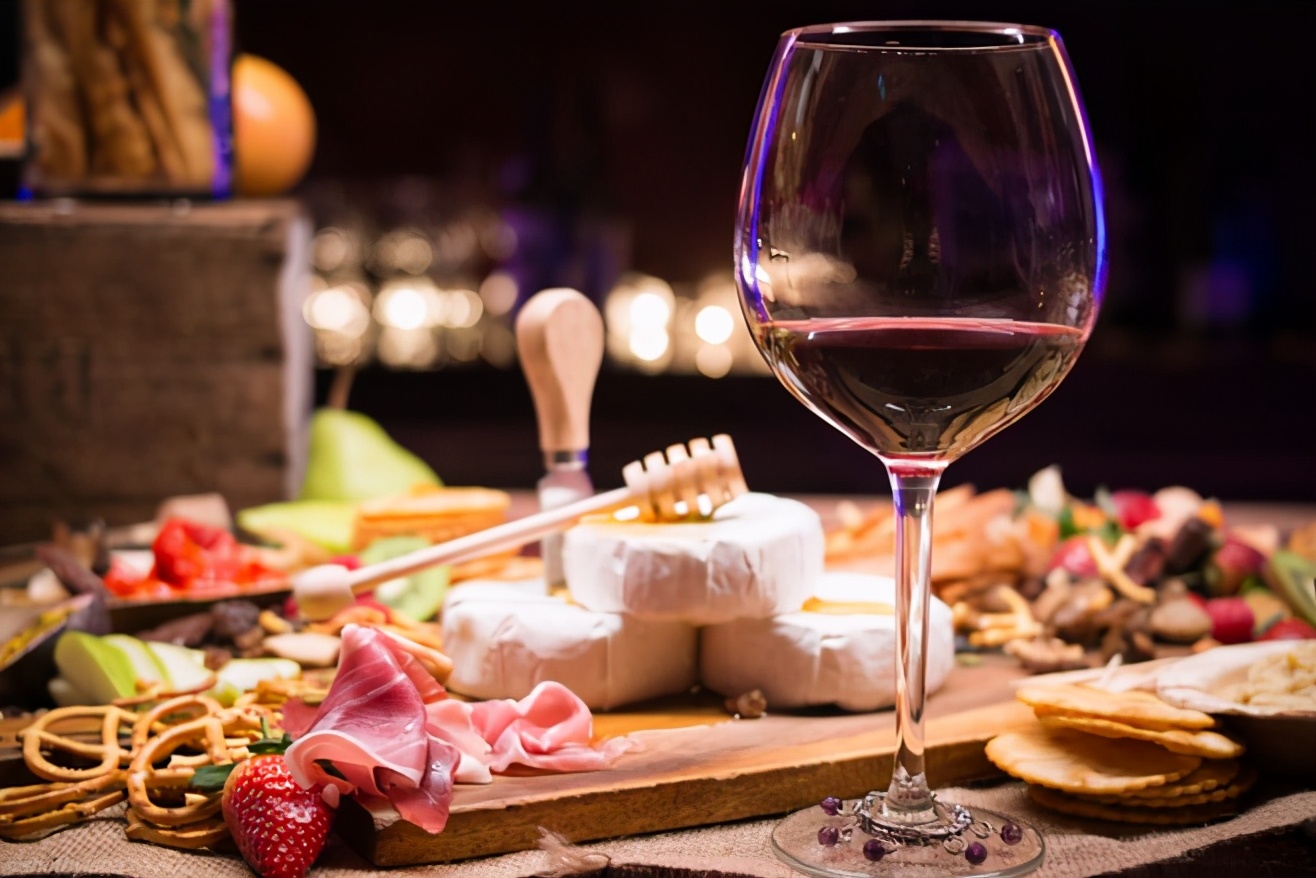 冰镇葡萄酒的夏天-清凉的感觉