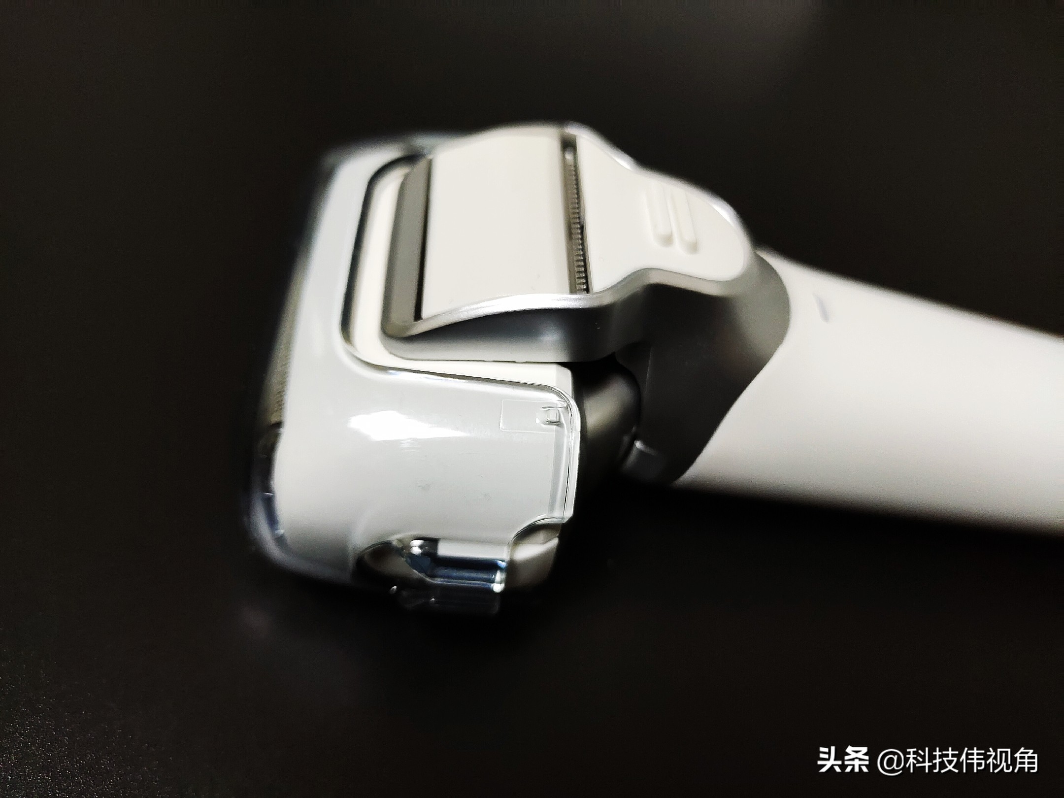 松下「小锤子」剃须刀评测：让你做回曾经那个精致的少年