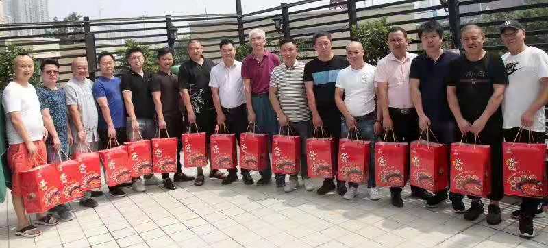 光头串烧周密：跨国加盟店铺管理促品牌成长，勤学习促品牌增值