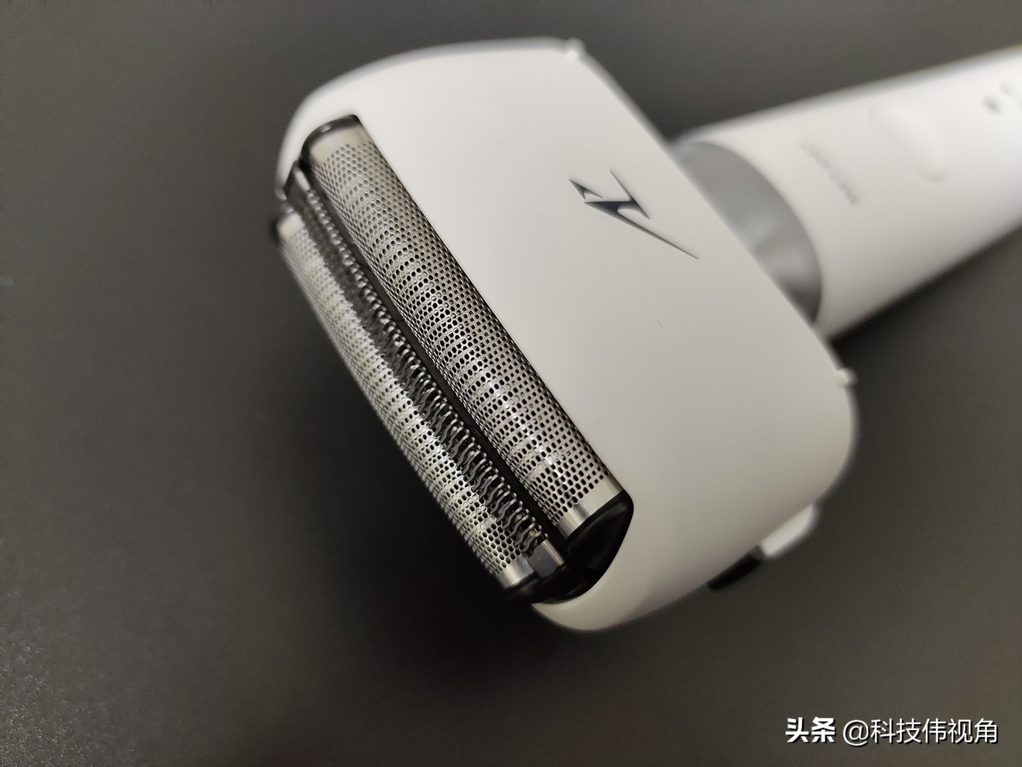 松下「小锤子」剃须刀评测：让你做回曾经那个精致的少年