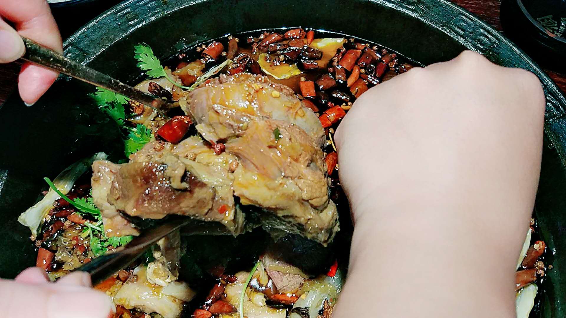 重庆大口吃肉餐馆排行榜：受气牛肉排第一