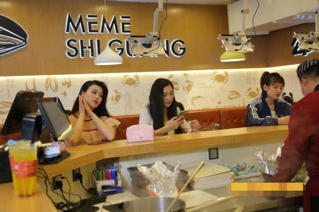 这家小海鲜加盟的帮扶很给力，创业选她不愁赚不到钱