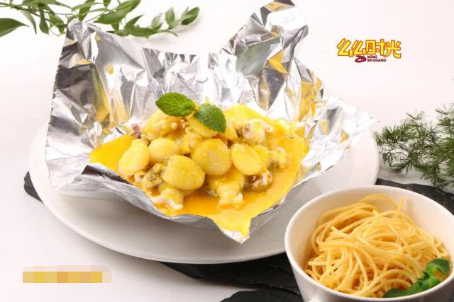 这家小海鲜加盟的帮扶很给力，创业选她不愁赚不到钱