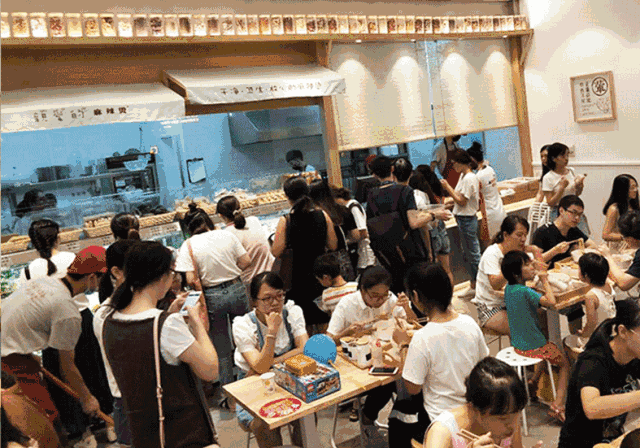 麻辣烫迎来2.0时代：从瞎煮乱炖走向精雕细刻