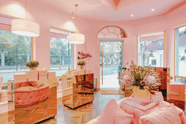 网红店打卡！“场景式消费”为何如此诱人？