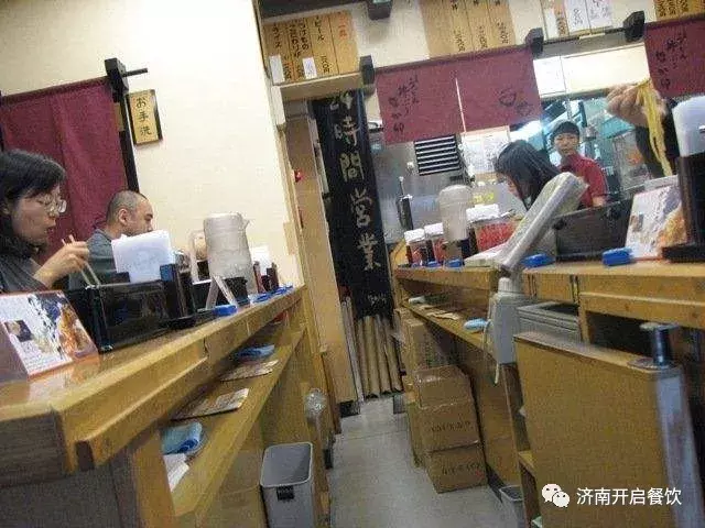 “火山石爆鱼”正在火，这个鱼品类快餐为何被那么多餐饮人看好？