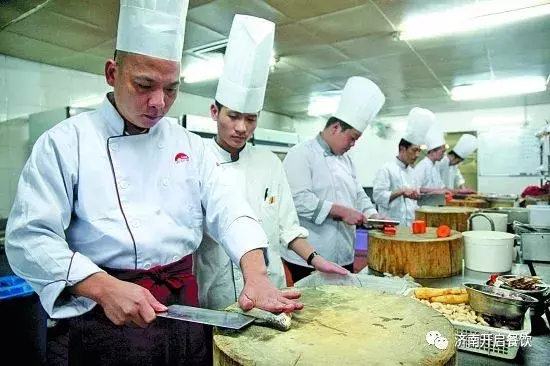 “火山石爆鱼”正在火，这个鱼品类快餐为何被那么多餐饮人看好？