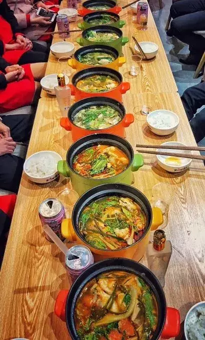 “火山石爆鱼”正在火，这个鱼品类快餐为何被那么多餐饮人看好？