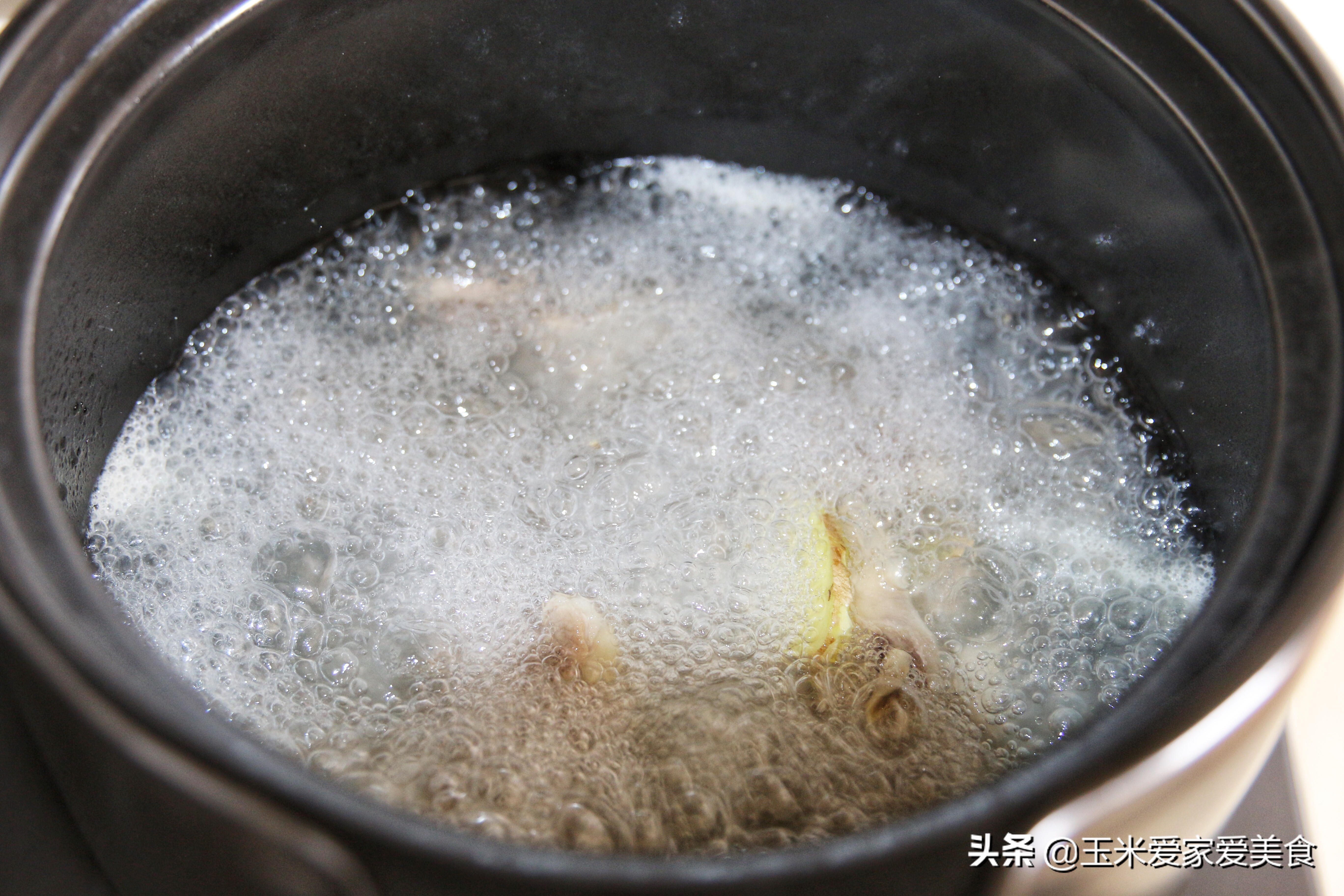 原味汤粉王的高汤如何熬制？配料都有哪些？网友说学会可以开店了