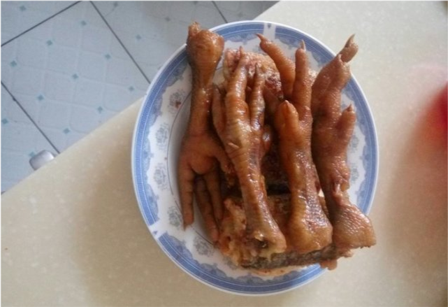 山东淄博霸气烤鸡店，30多种肉摆满整个店，什么时候来都要排队