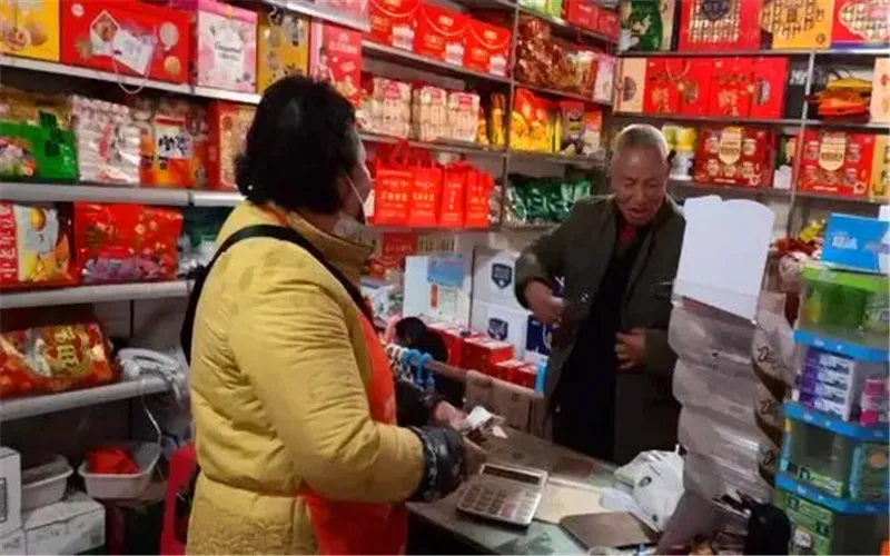 50岁的人了，2022年不外出打工，在农村做什么生意能年收入10万？