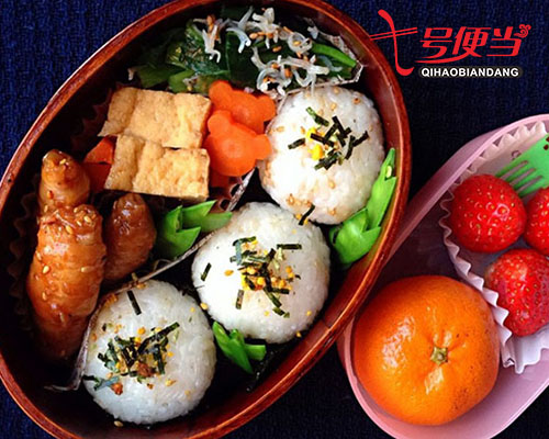 高考饮食很重要，七号便当争当小能手，为同学助威加油！