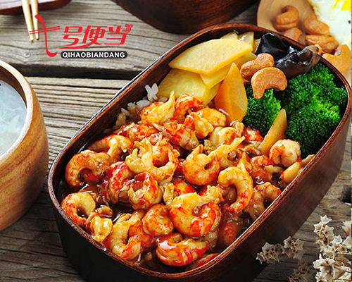 高考饮食很重要，七号便当争当小能手，为同学助威加油！