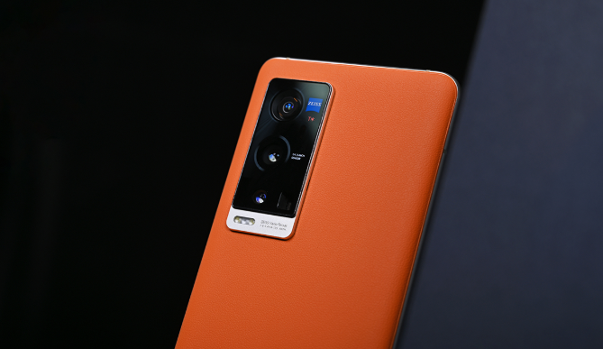 别等iPhone 13了！目前这4部智能手机就很值得选，好看又能打