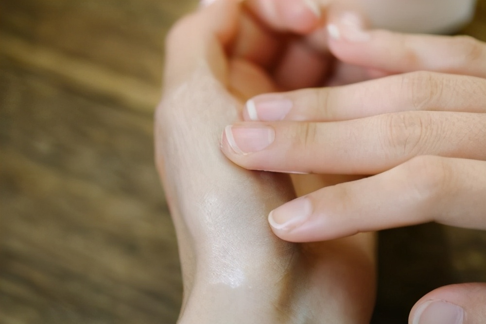 我国有一老成分，能补气还能去黄、提亮肤色，不输烟酰胺