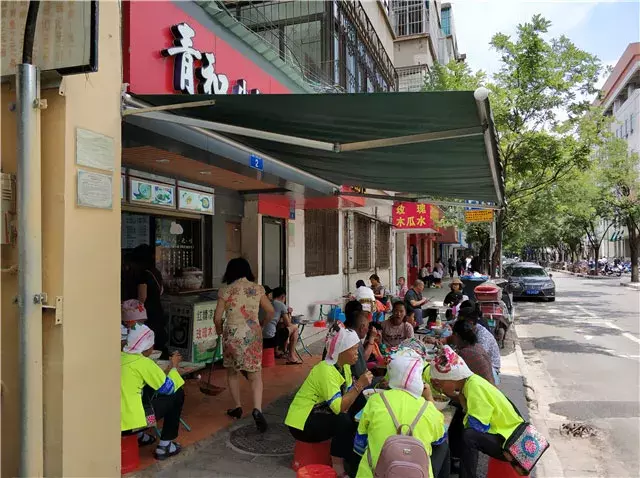 好吃好玩原汁原味 彩云之南的美食：米线 鲜菌饭 烧洋芋