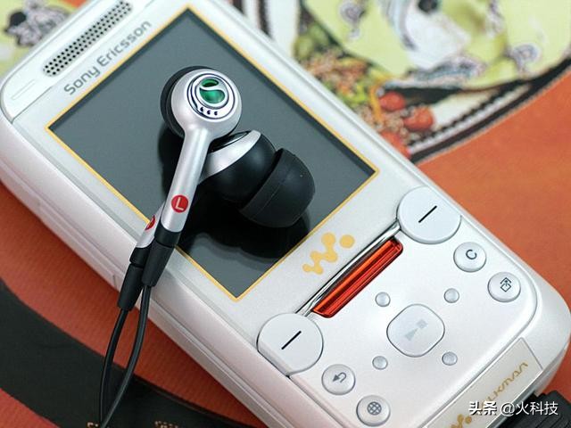 可能80后才知道的手机品牌索爱，后来消失了？你用过这款手机吗？