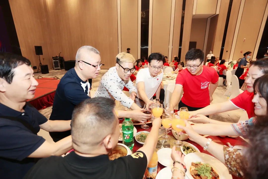 芬腾2022年春夏全国巡回新品发布会重庆站订单创新高，完美收官