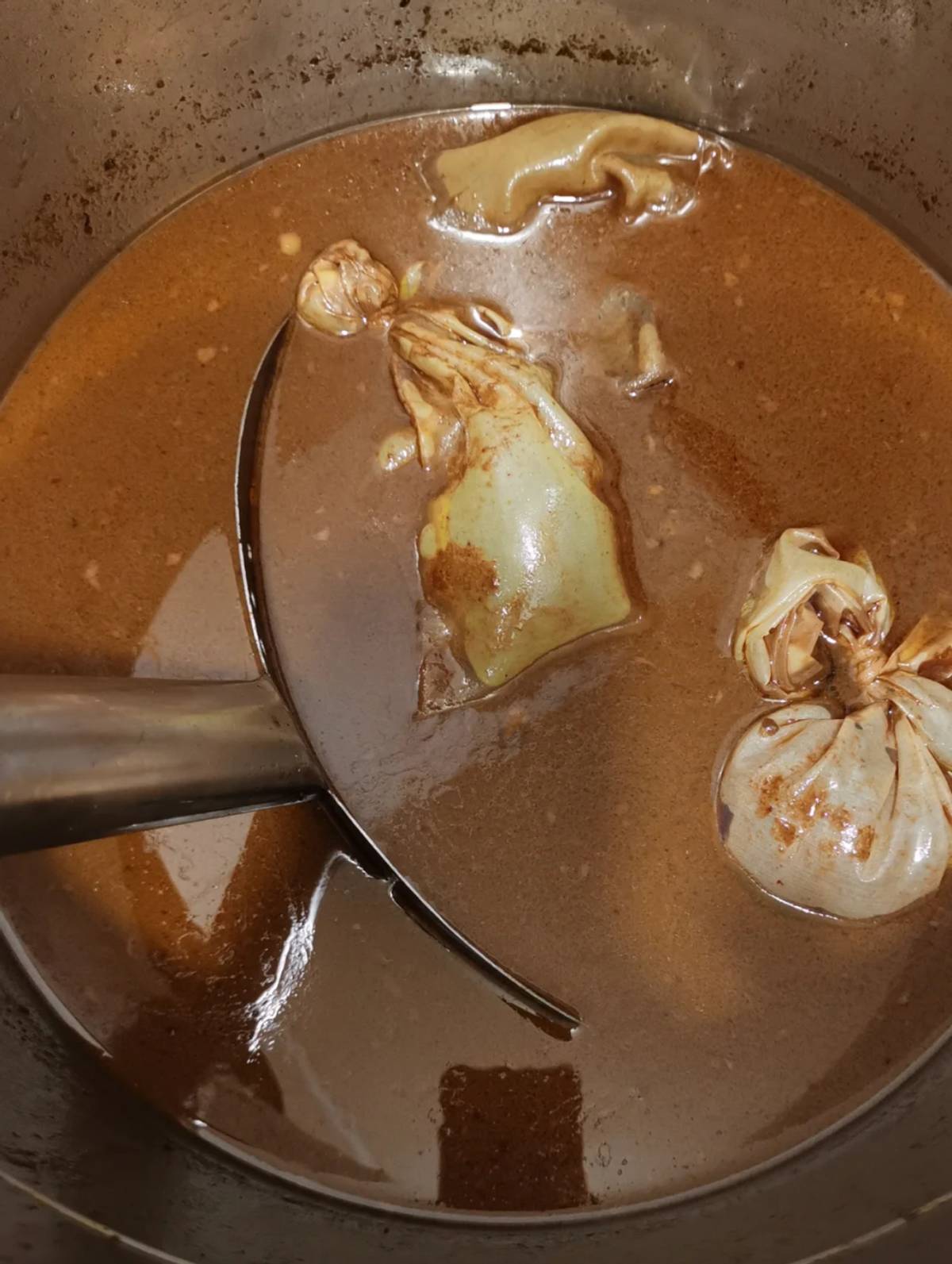 “百年老卤水”为何不变质还更香呢？原来有这么多门道，长见识了