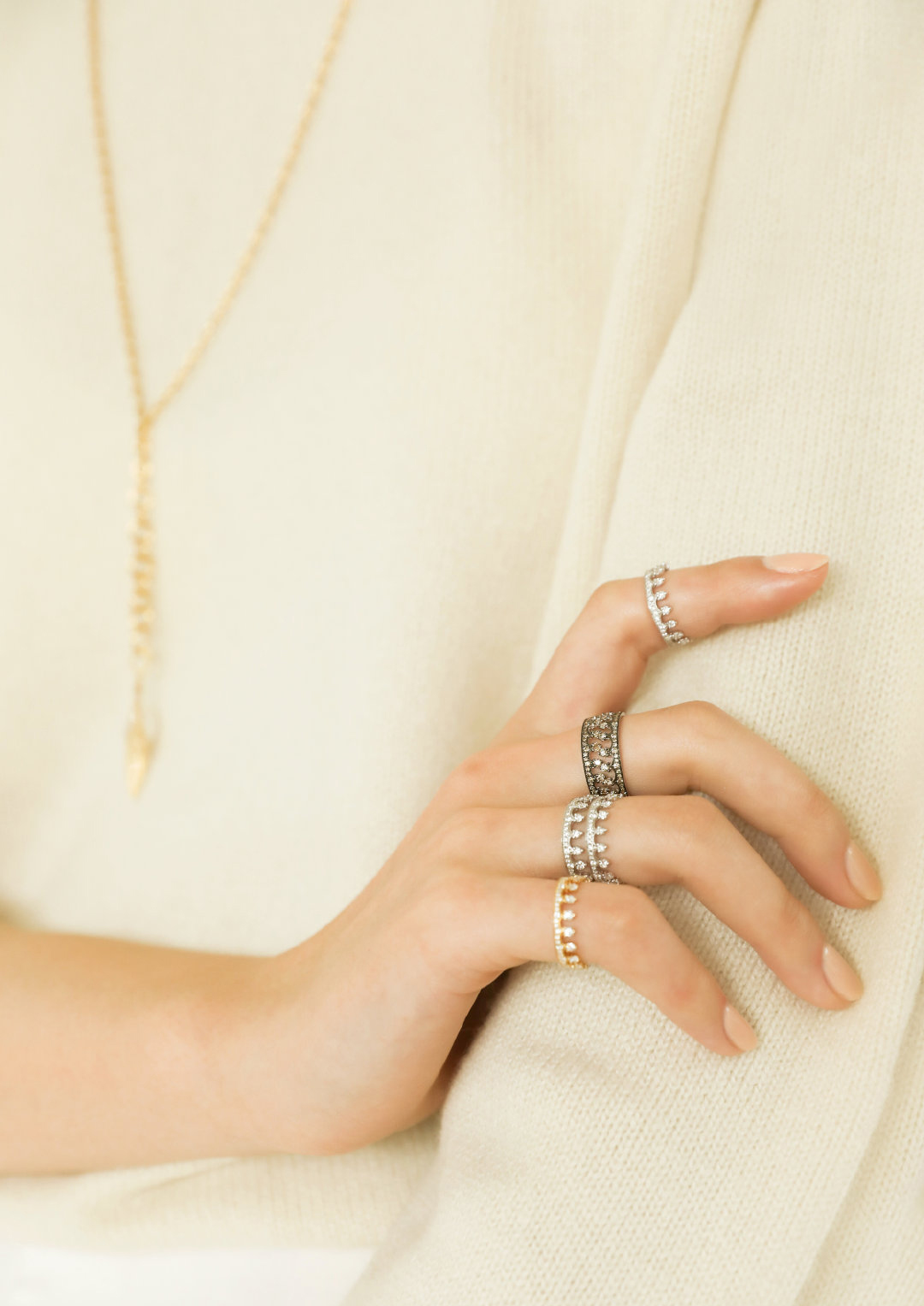 周大福这款冠冕戒指，售价34900元，是卖品牌卖珠宝还是卖文案？