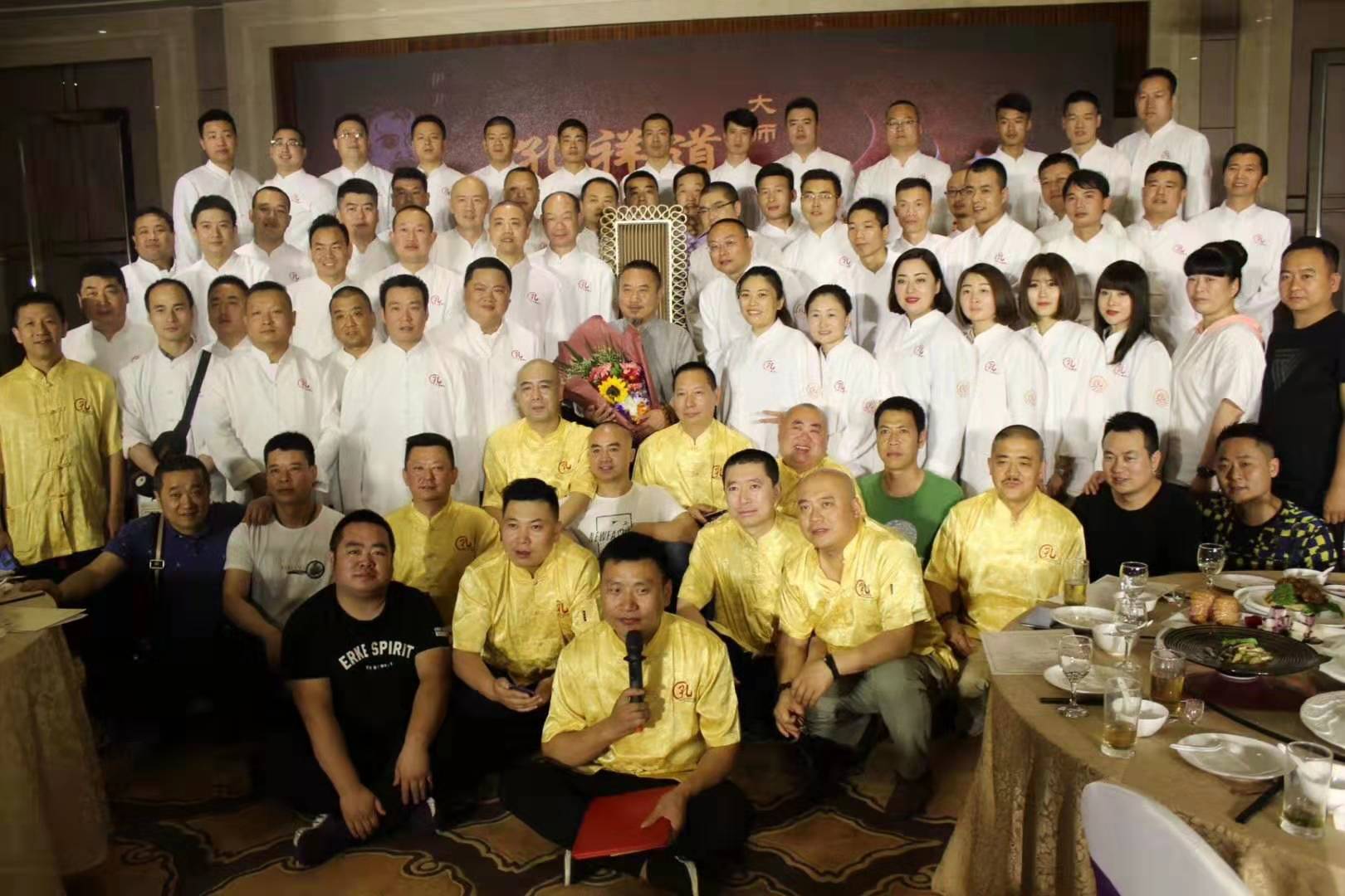 光头串烧周密：跨国加盟店铺管理促品牌成长，勤学习促品牌增值