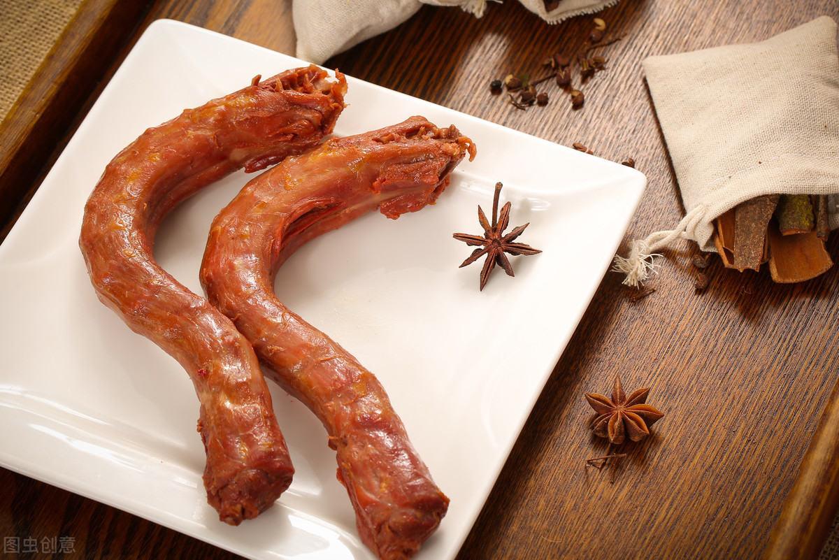 鸭脖加盟需要多少钱？鸭脖入口甜辣，年轻人就喜欢它