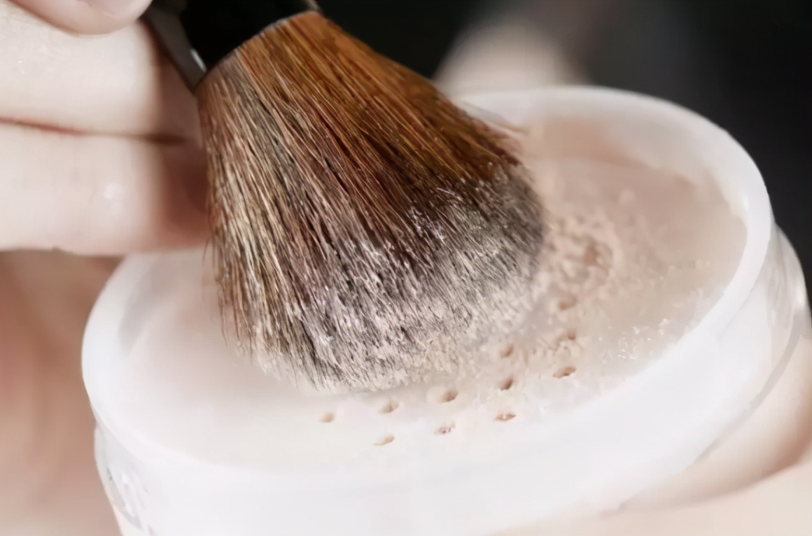 粉饼才是口罩的最佳拍档，今年夏天可以这么用