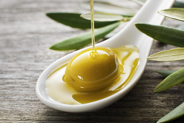 食品招商网的这款进口橄榄油，让她的孩子有了健康营养的三餐