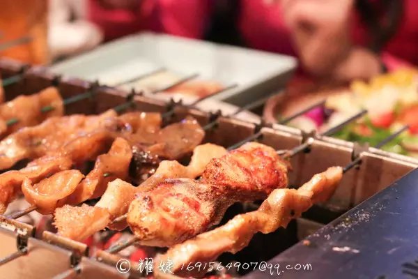 人气超高的烤串店“烤天下”