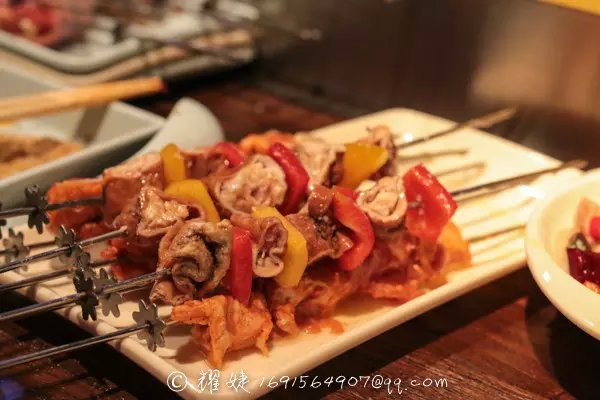 人气超高的烤串店“烤天下”