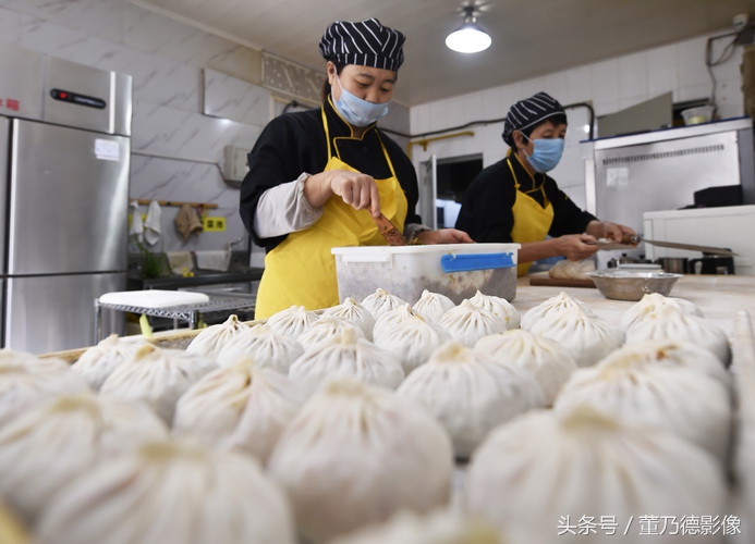 有种舌尖的幸福叫吃“纸皮包子”