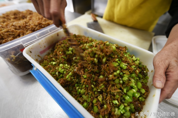 有种舌尖的幸福叫吃“纸皮包子”