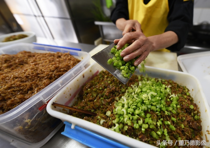 有种舌尖的幸福叫吃“纸皮包子”