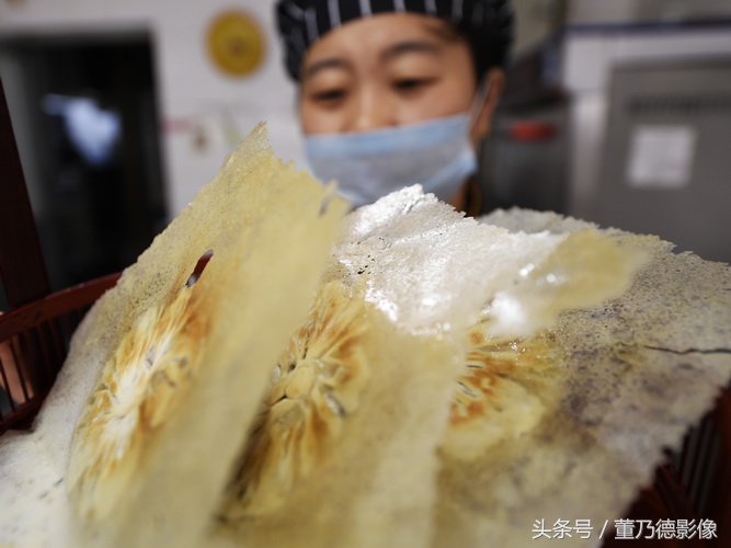 有种舌尖的幸福叫吃“纸皮包子”